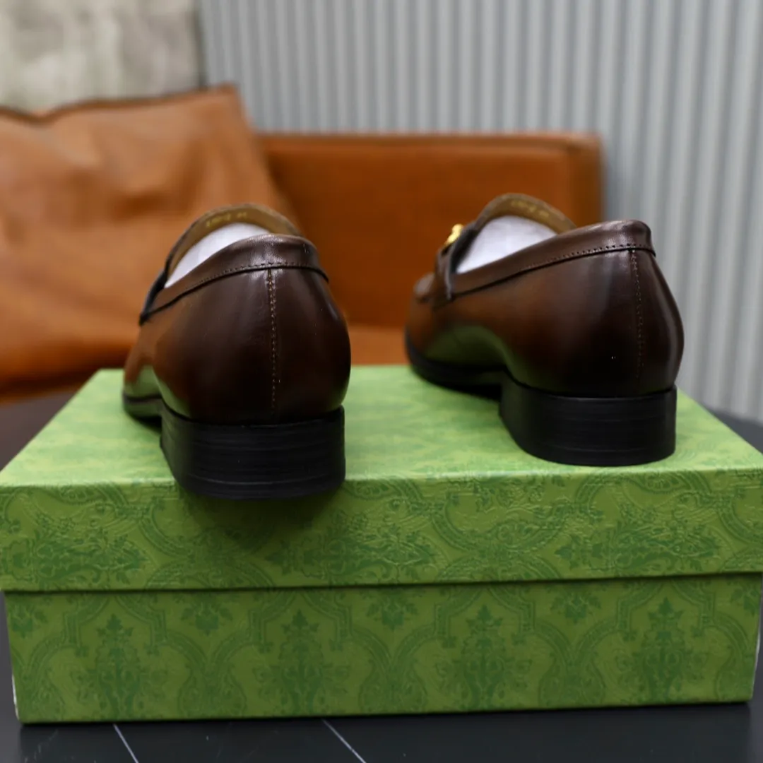Men's shoes: 250🙅‍♂️🙅‍♂️🙅‍♂️Niuli Brand: GUCCI Size: 38-44 (45 can be customized) Level: Counter classic Material: Original soft cowhide upper Comfortable cowhide lining Original lightweight outsole Style category: Business casual footwear Driving leather shoes Color: Actual picture color